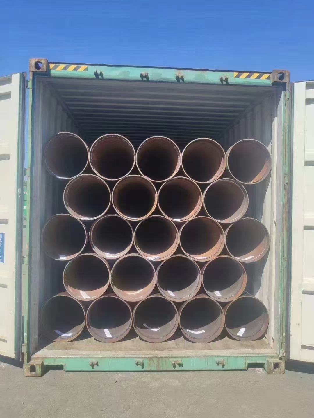 管材装箱现场